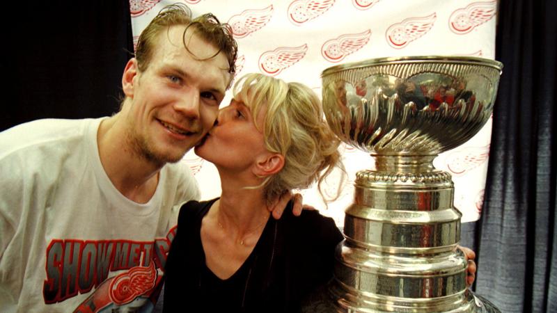 1997 vann Nicklas Lidström sin första Stanley Cup-titel. Här med makan Annika.