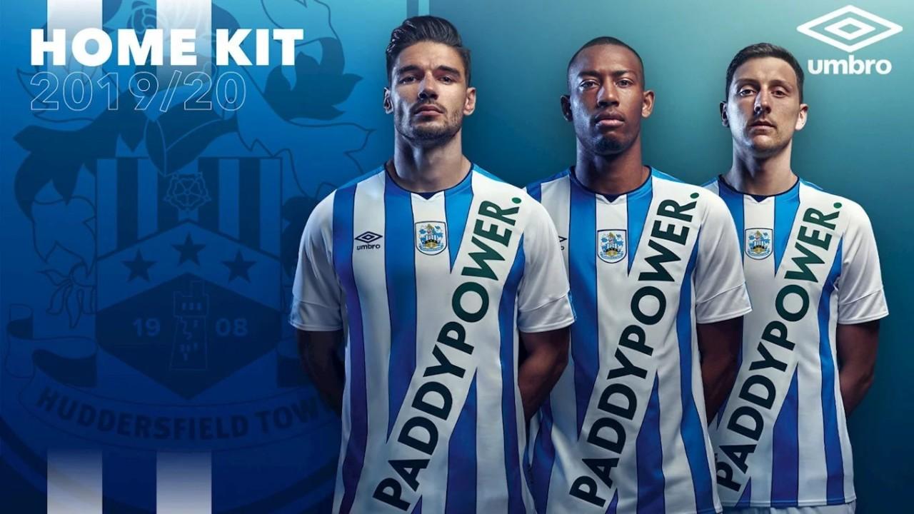 Bilden som Huddersfield använde för att presentera nya tröjan. 