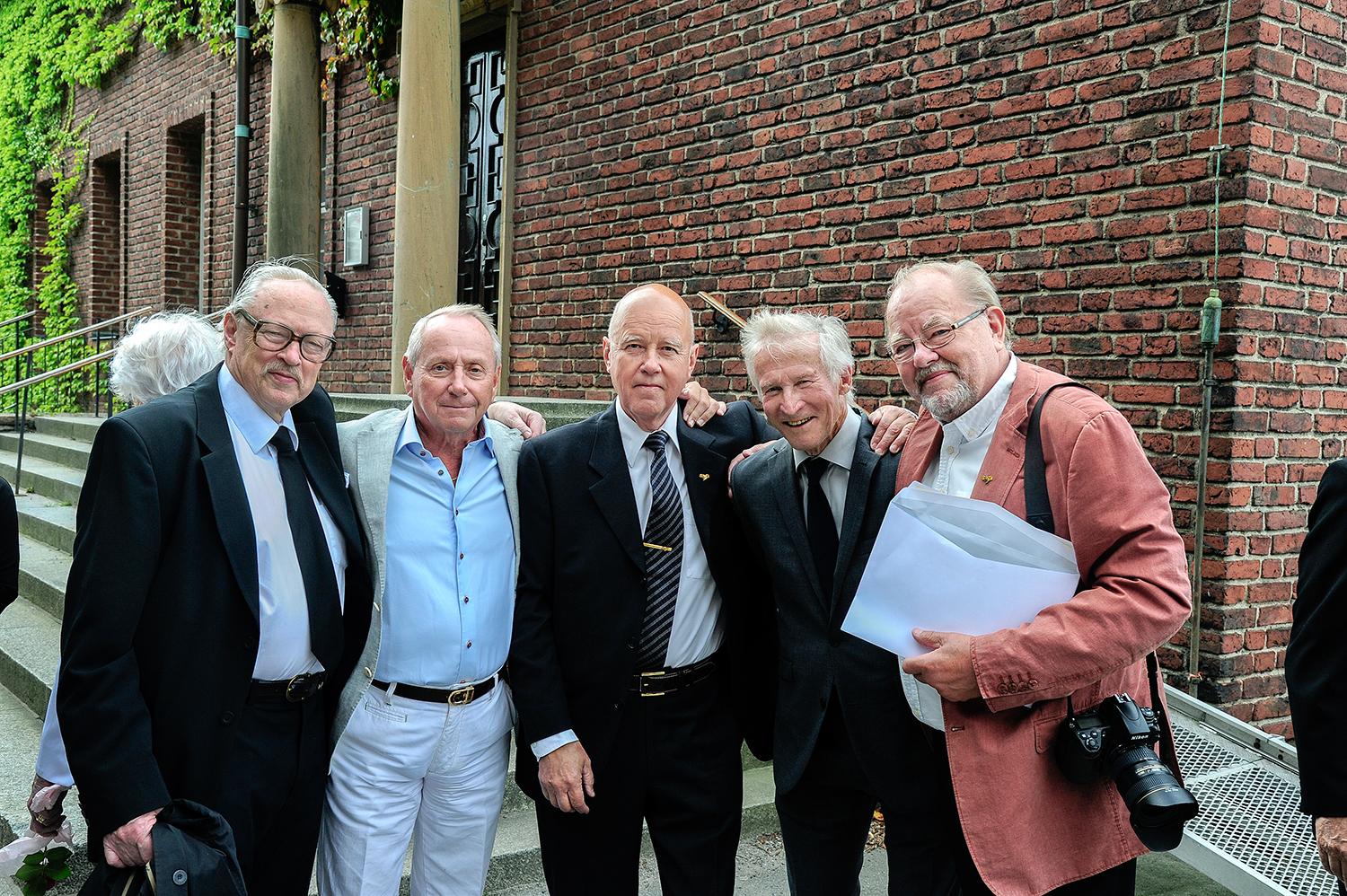 Fem gamla Expressenfotografer, från vänster Jan Wirén, Kenneth Jonasson, Jan Düsing, Lars Nyberg och Jacob Forsell.