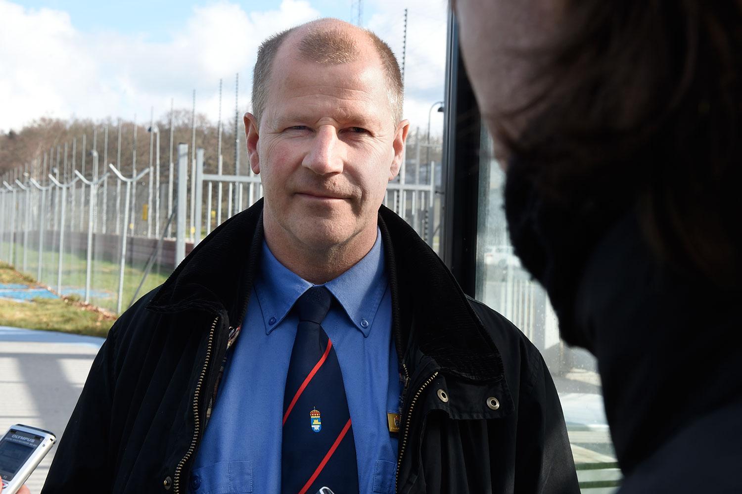 Mats Ehn, anstaltschef på Hall, berättade på tisdagsmorgonen att Ulf Borgström inte var kvar på anstalten.