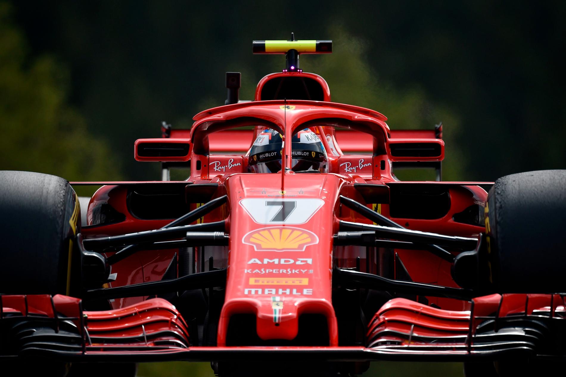 Ferrari rusar ut ur sommaruppehållet.
