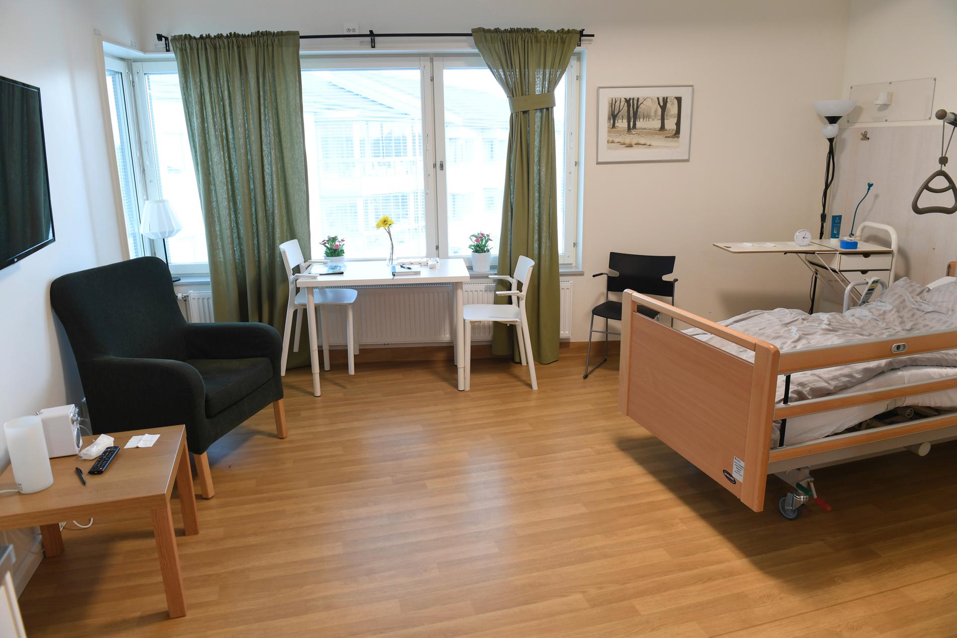 Dementa på ett boende i Kalmar län utsattes under flera år för kränkande behandling. Ivo kritiserar kommunens hantering av missförhållandena. Arkivbild från ett annat boende.