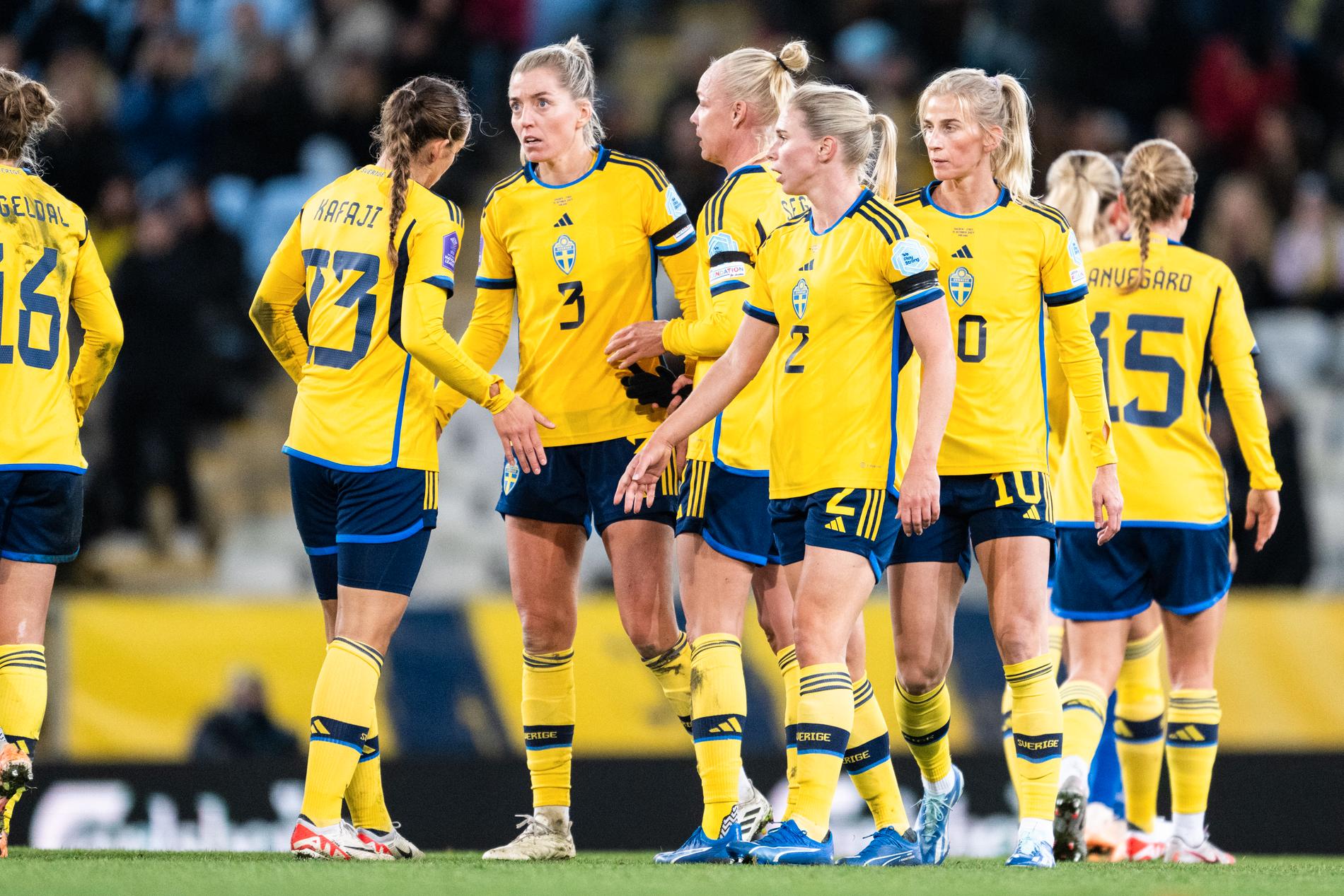 Linda Sembrant tillsammans med lagkamrater i svenska landslaget. 