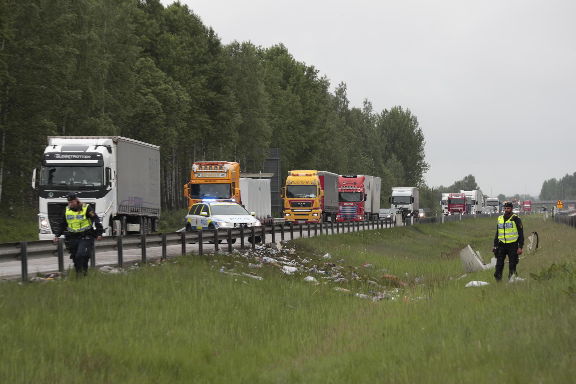 Pallvis med öl orsakade kaos på E20 vid Örebro.