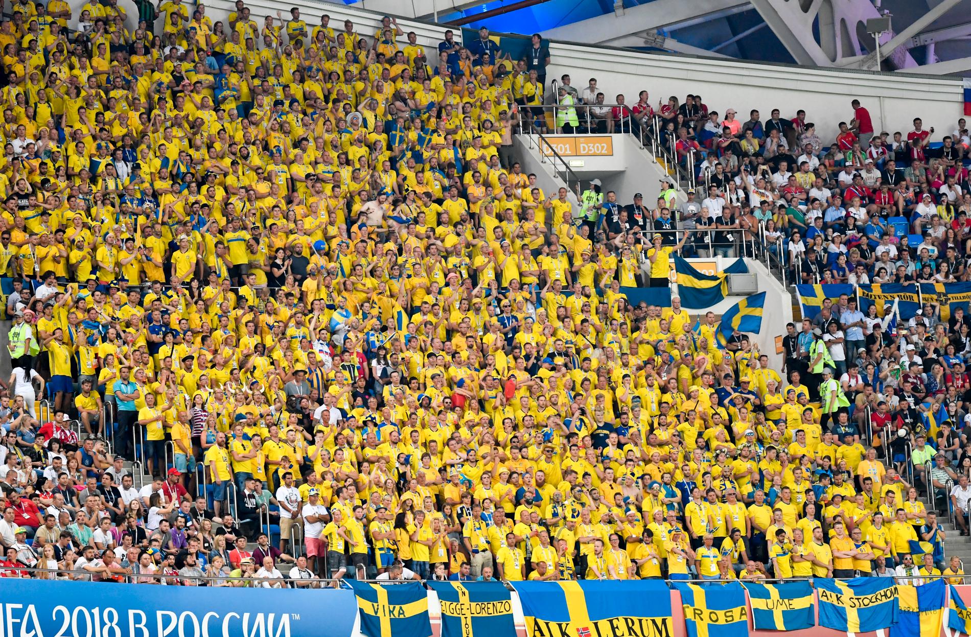 Den gula väggen av svenska fans under fotbolls-VM i Ryssland förra året. Arkivbild.