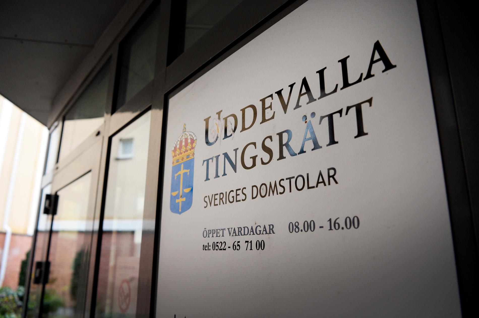 Häktningsförhandlingarna hålls i sal 1 på Uddevalla tingsrätt.