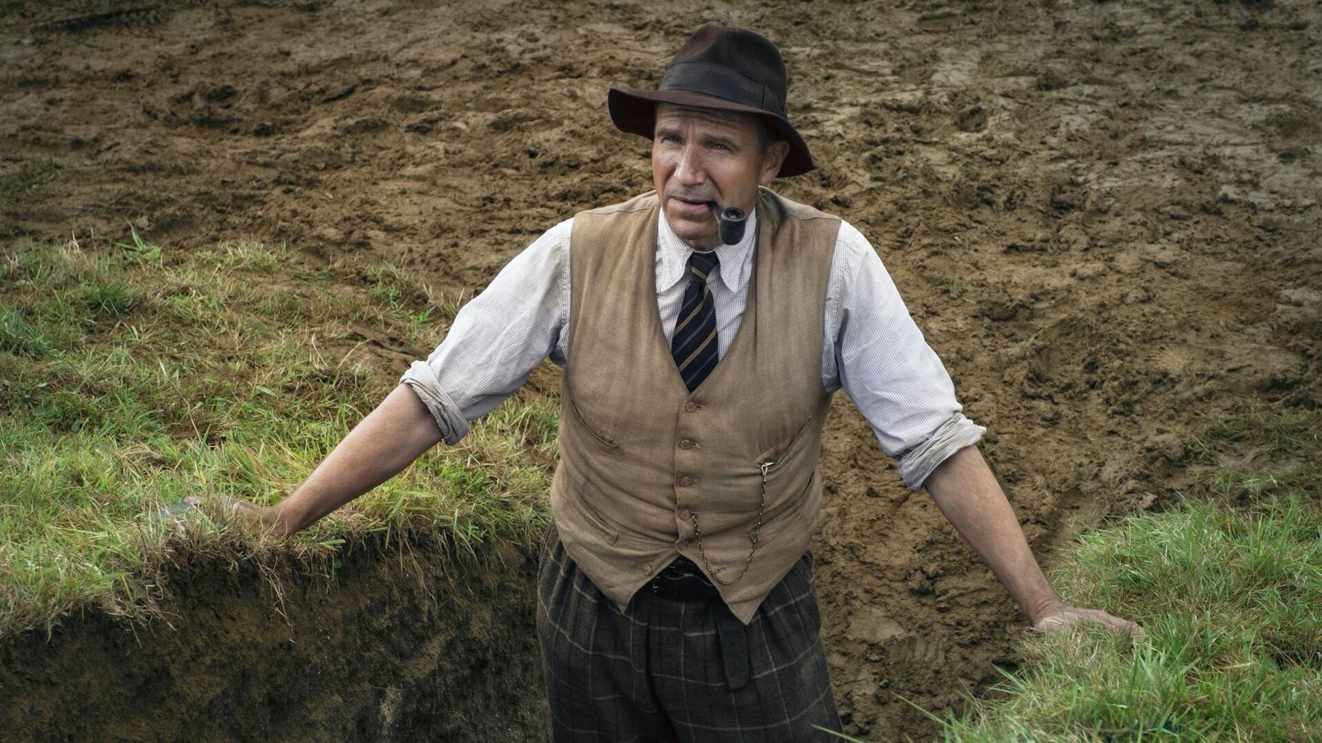 Ralph Fiennes i ”The dig”.