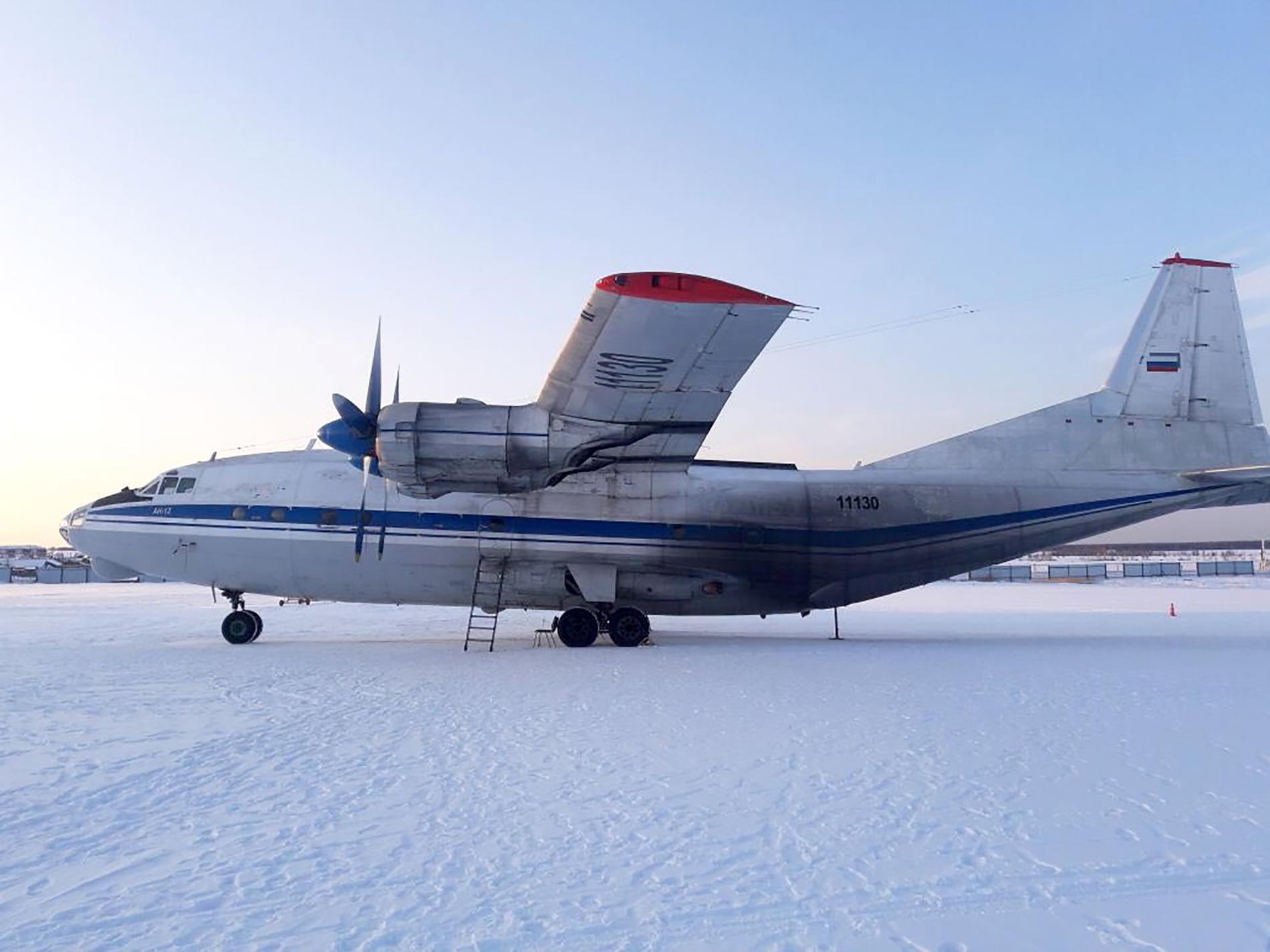 Flygplanet fick nödlanda på en flygplats 26 kilometer från Yakutsk.