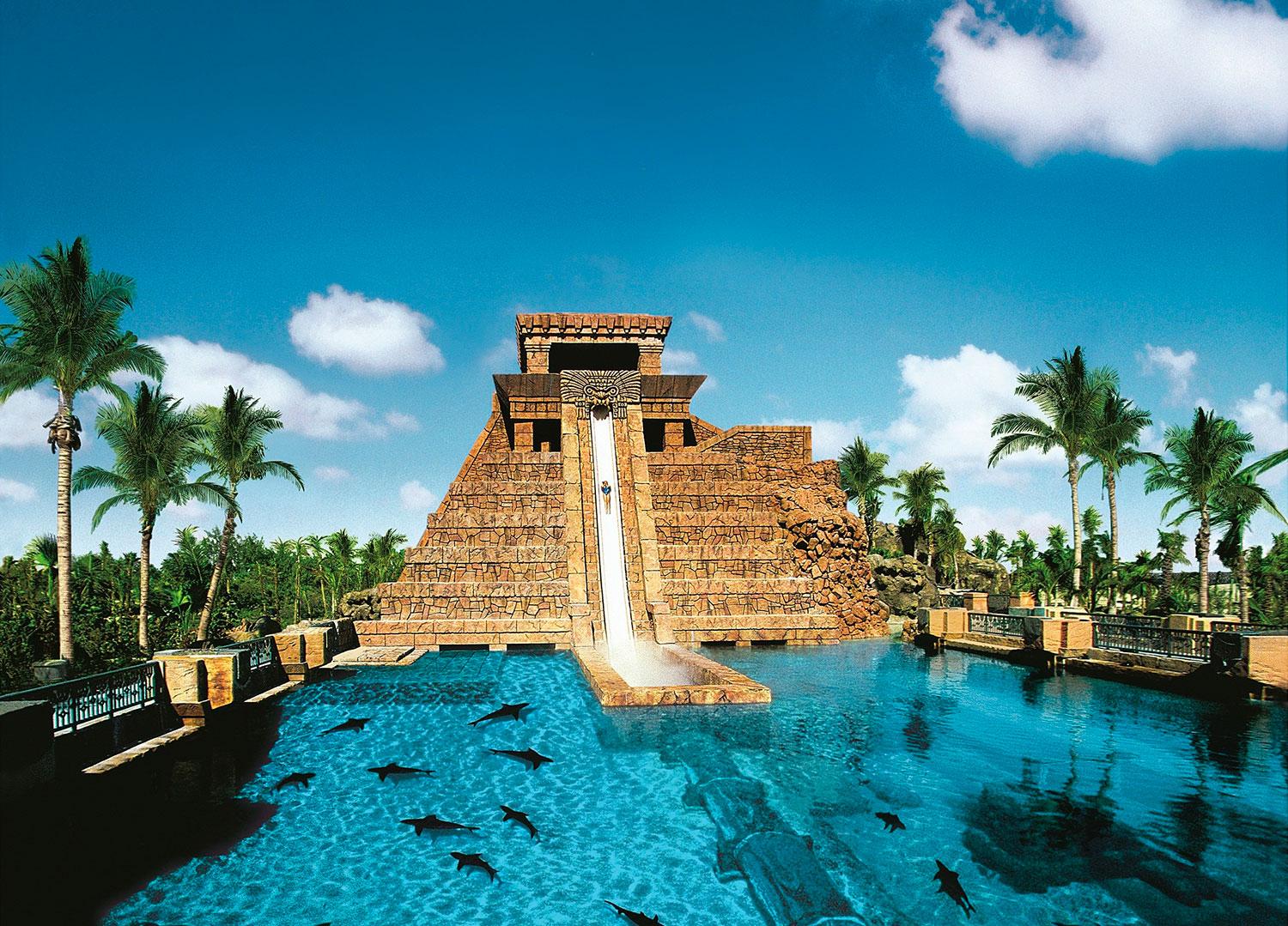 5. THE REEF ATLANTIS, BAHAMAS Drivs av samma företag som Dubai Atlantis The Palm. Känns som en mindre stad med över 3400 rum och sviter samt 40 restauranger, barer och lounger. Äventyrsbadet Aquaventure består av elva pooler och en speciellt känd vattenrutschbana, som störstar ner från ett mayatempel. Hotellrum från cirka 2300 kr/natt.