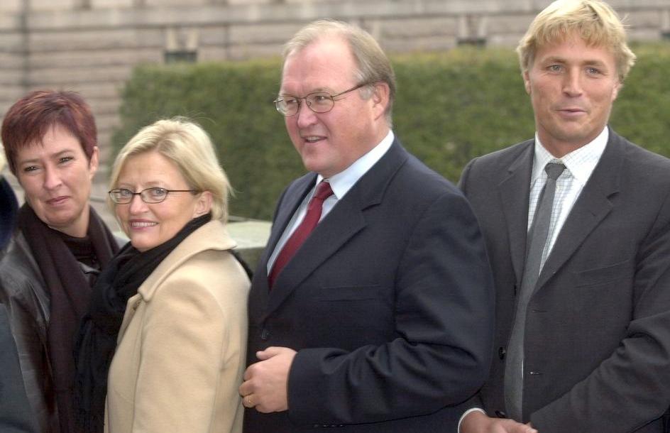 2002 Statsminister Göran Persson omgiven av sina närmaste: Mona Sahlin, Anna Lindh och Thomas Bodström.