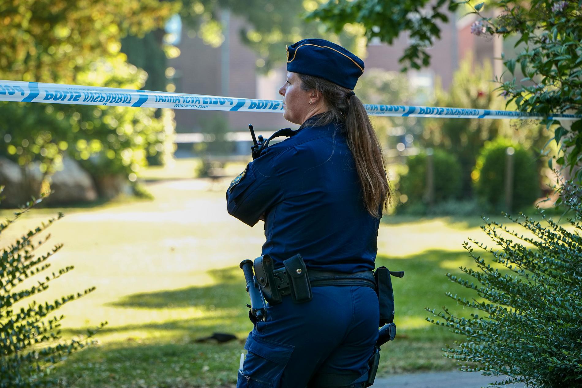 Polis på plats efter skjutningen i Trelleborg. 