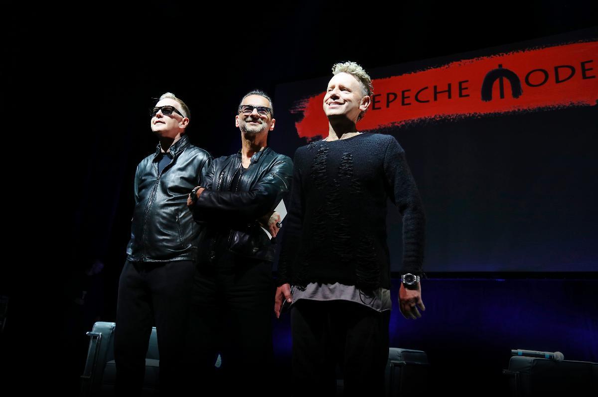 NY SKIVA PÅ GÅNG Depeche Mode arbetar just nu på sitt fjortonde album som kommer att släppas i början av nästa år. ”Vi har jobbat med ett helt nytt team och saker har fallit på plats snabbt”, säger Dave ­Gahan.