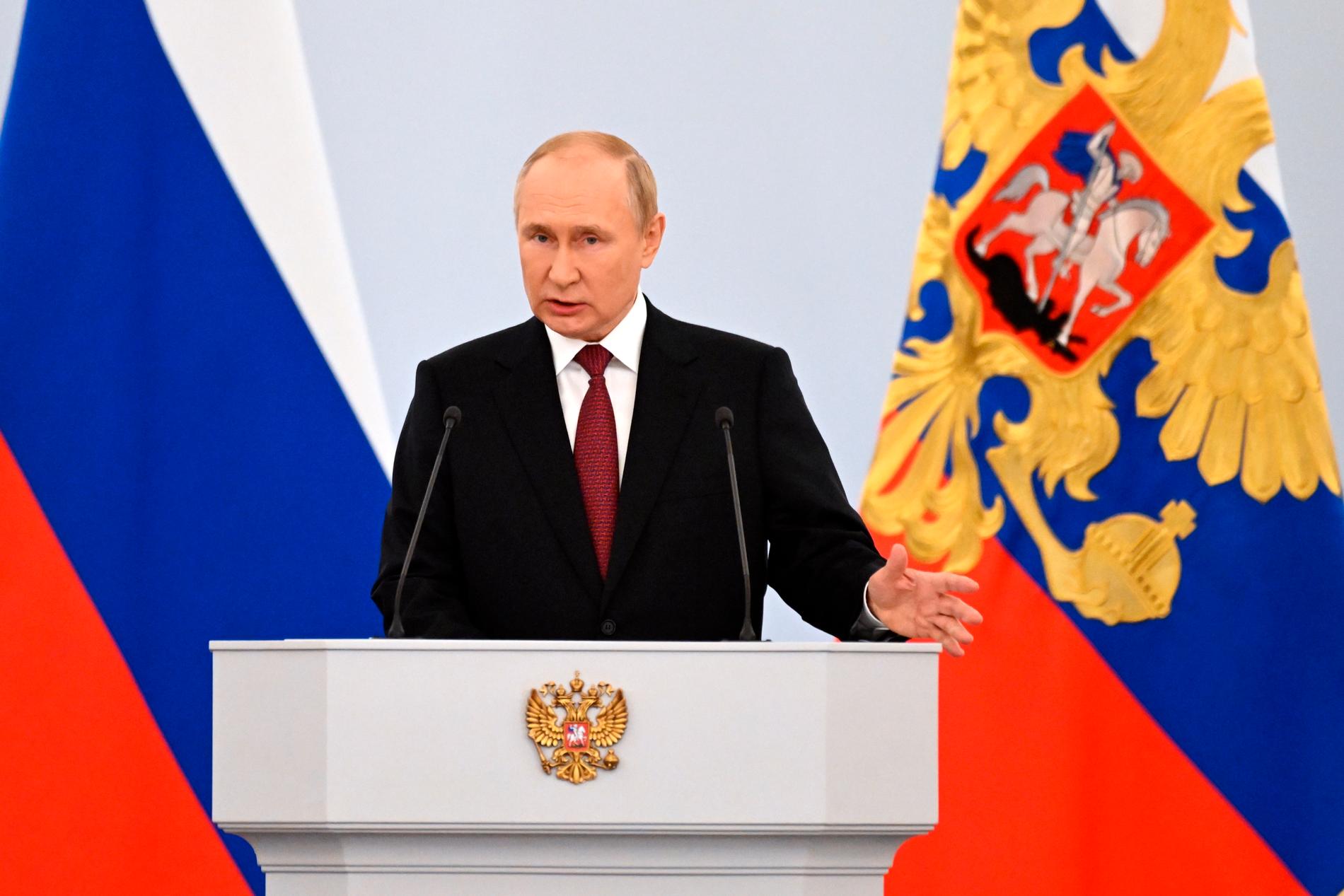 Vladimir Putin håller ett tal till nationen.