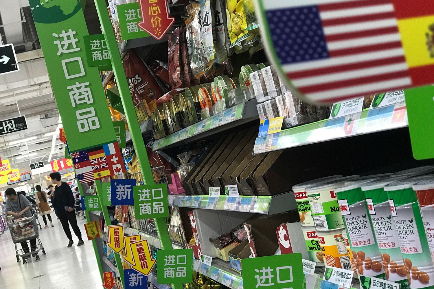 Kina inför extraavgifter på 128 amerikanska produkter som ett direkt svar på Trumps stål- och aluminiumtullar.