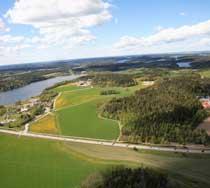 Här, i Botkyrka söder om Stockholm, planeras Sverige största nöjespark anläggas.