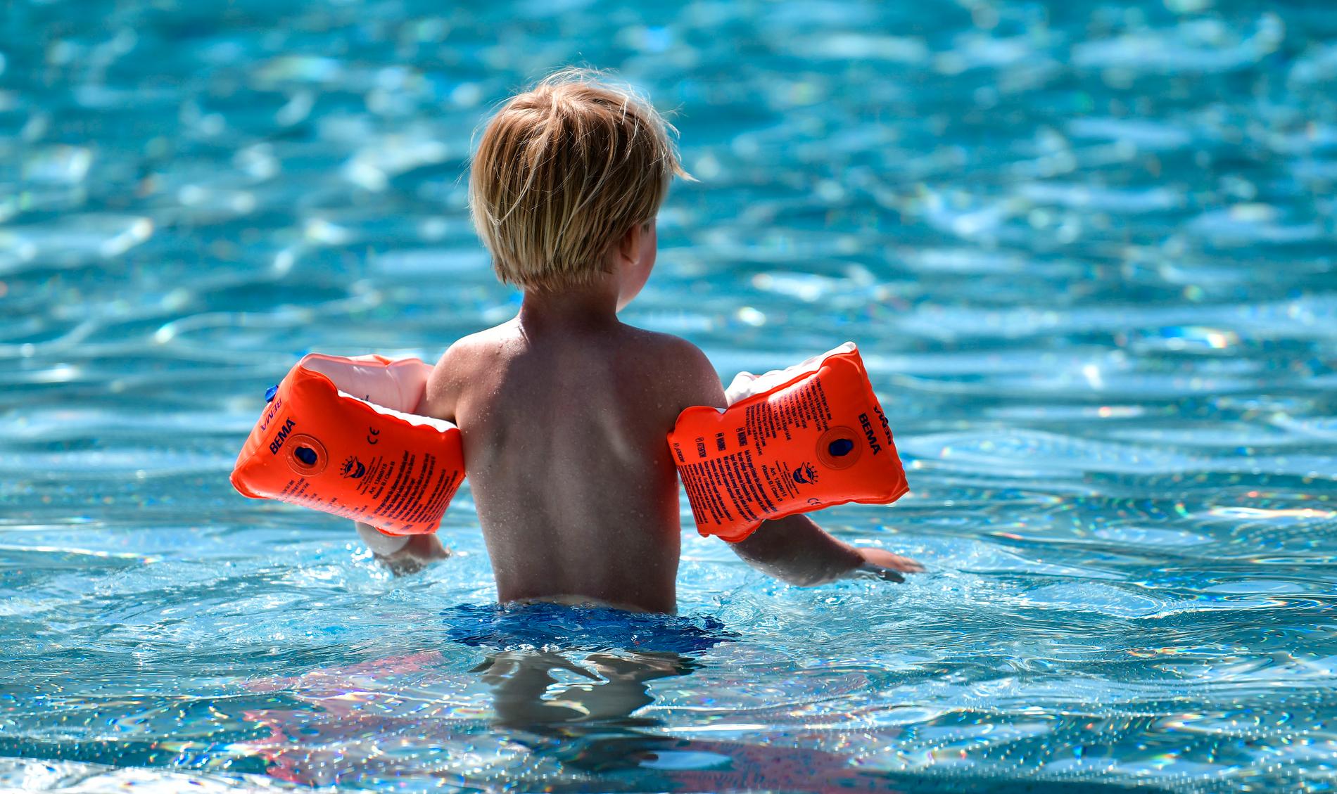 Ny app ska hjälpa vuxna att hålla uppsikt över barn när de badar. Arkivbild.