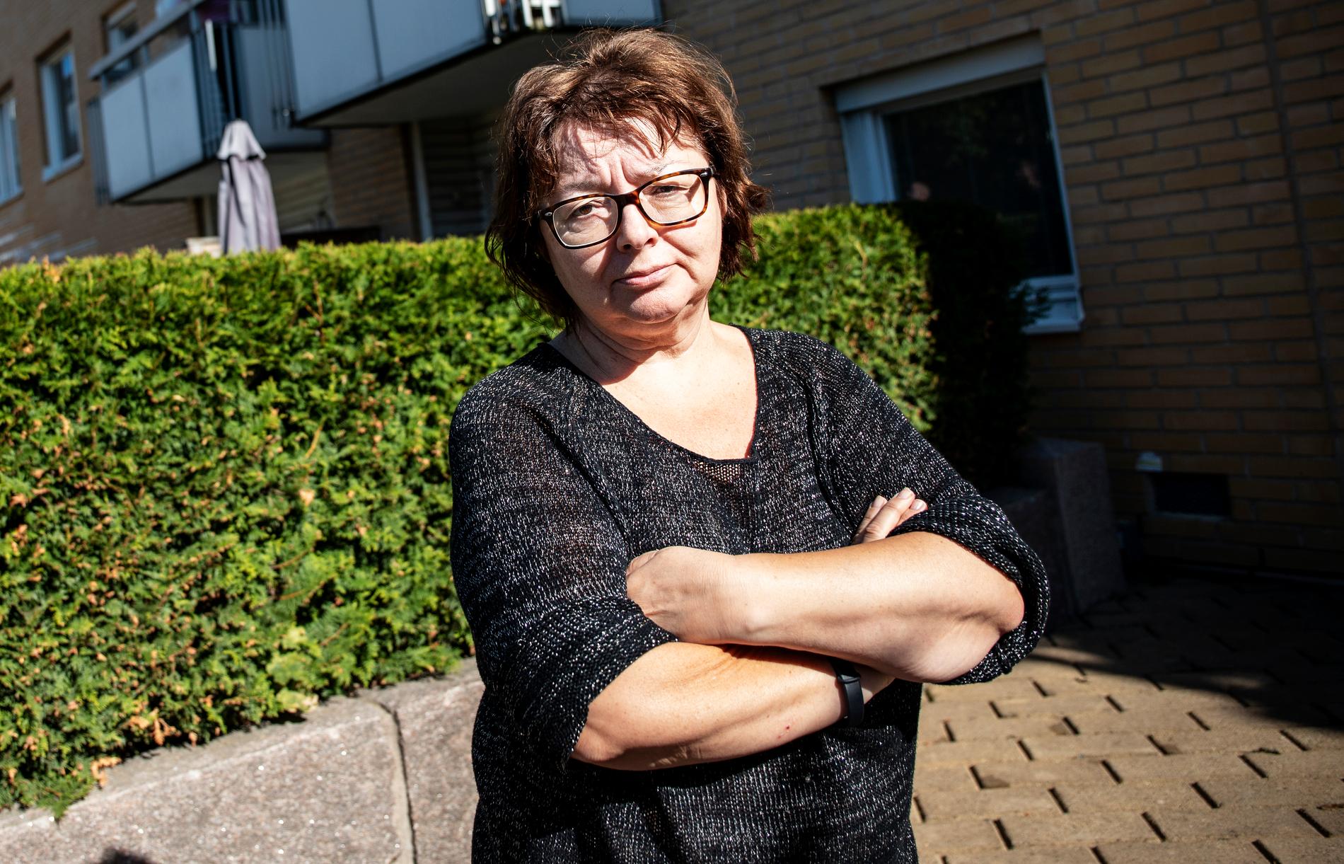 Pia Margaretha Andersson bor i området där en kvinna och två små barn mördades: ”Det är en chock, man tror inte att det är sant”