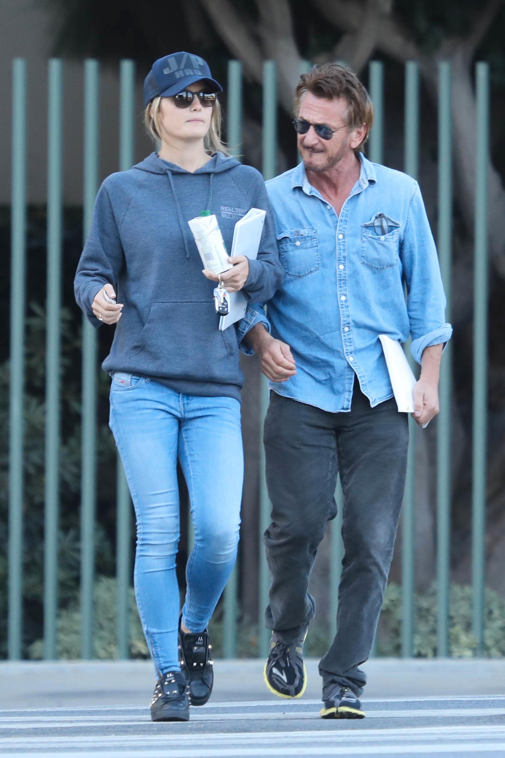 Sean Penn tillsammans med nya kärleken 24-åriga skådespelaren Leila George.