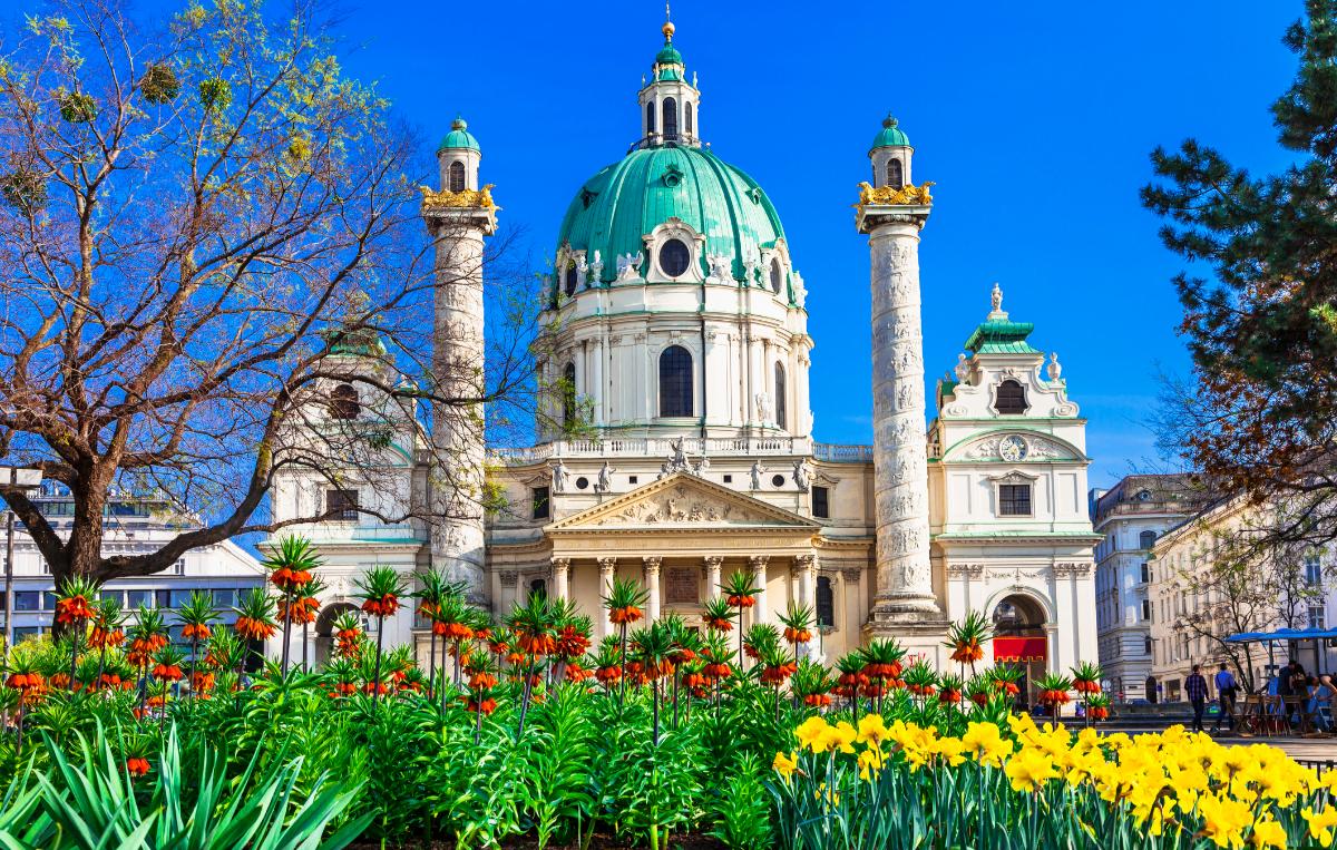 Vackra Karlskirche i Wien.
