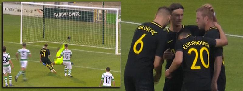 AIK-spelarna firar matchens enda mål.