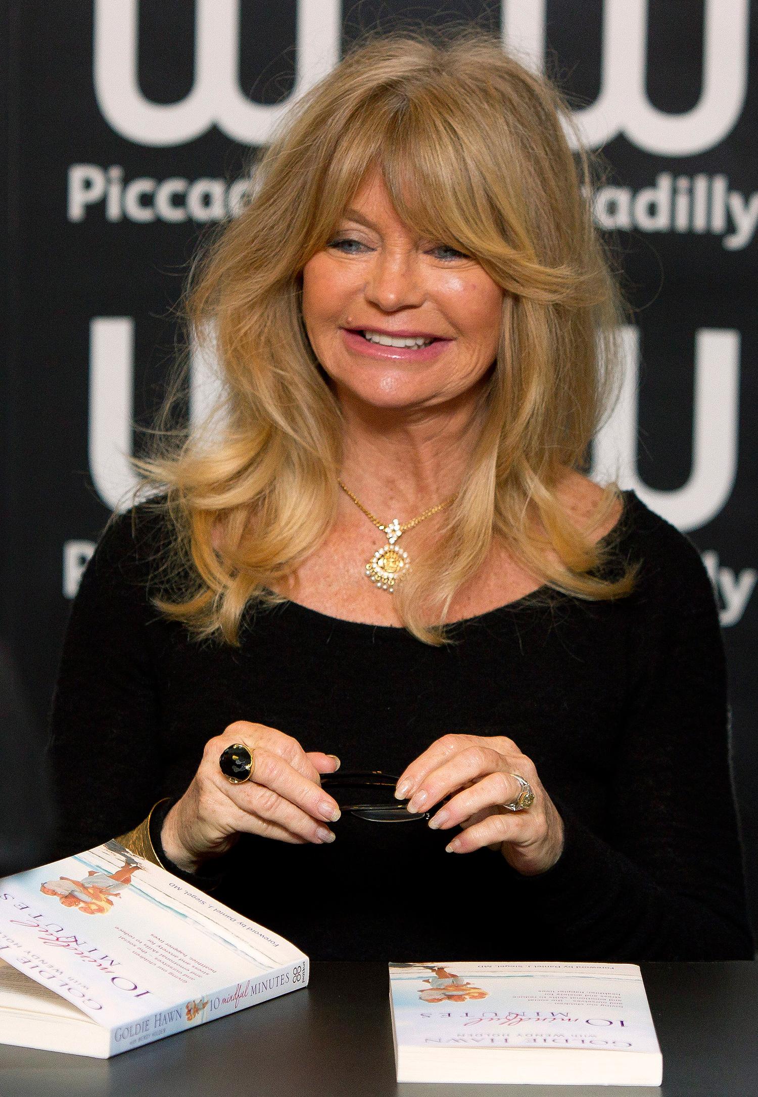 Goldie Hawn kan också se spöken.