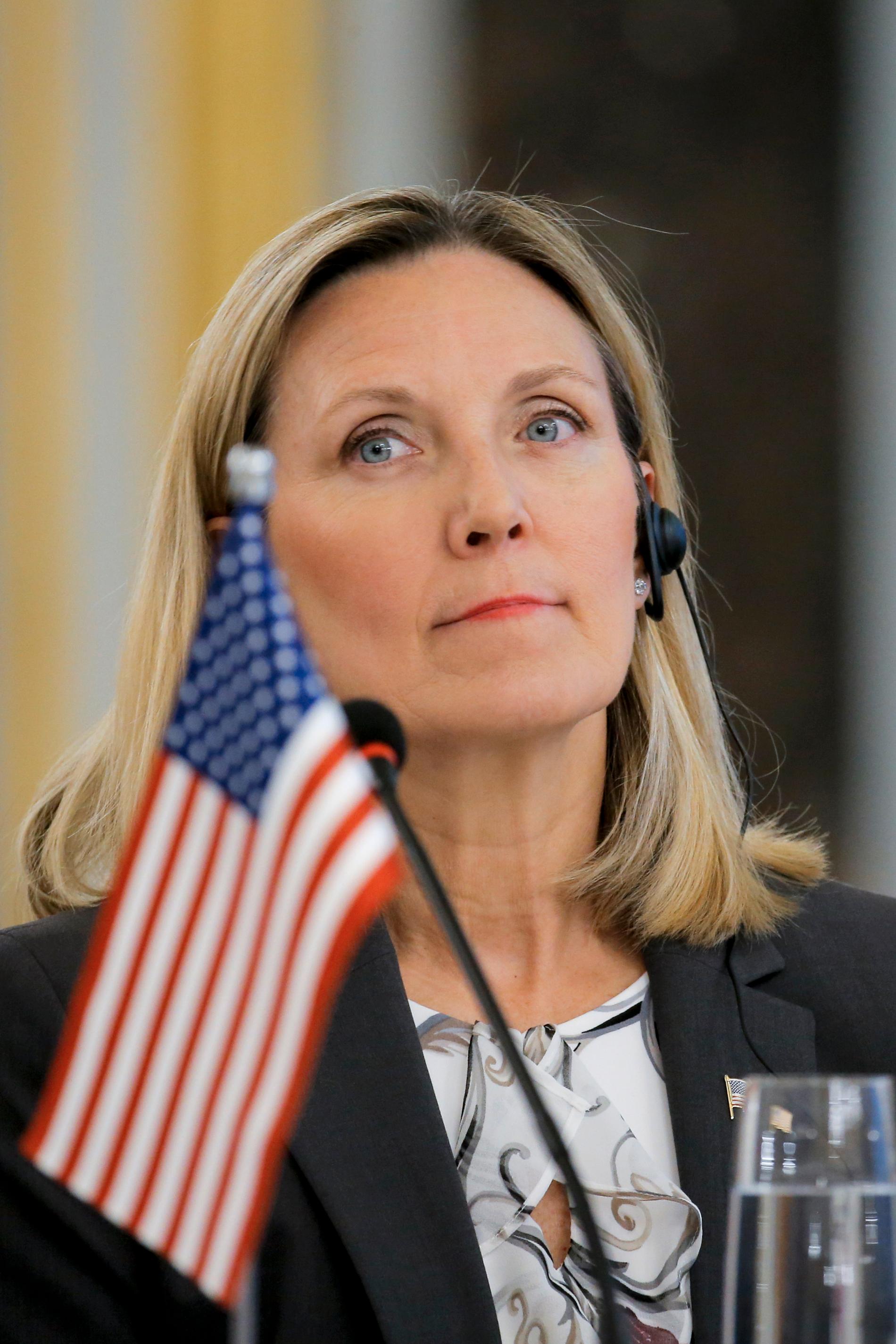 Den amerikanska toppdiplomaten Andrea Thompson på förhandlingar om ickespridningsavtal i Peking i vintras. Thompson som har ansvar för internationell vapenkontroll lämnar sin post.