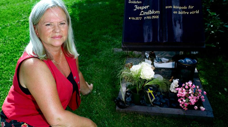 Anna Jonsson miste sin son Jesper Lindblom i Afghanistan. Gårdagens dödsskjutning blir en obehaglig påminnelse om förlusten.