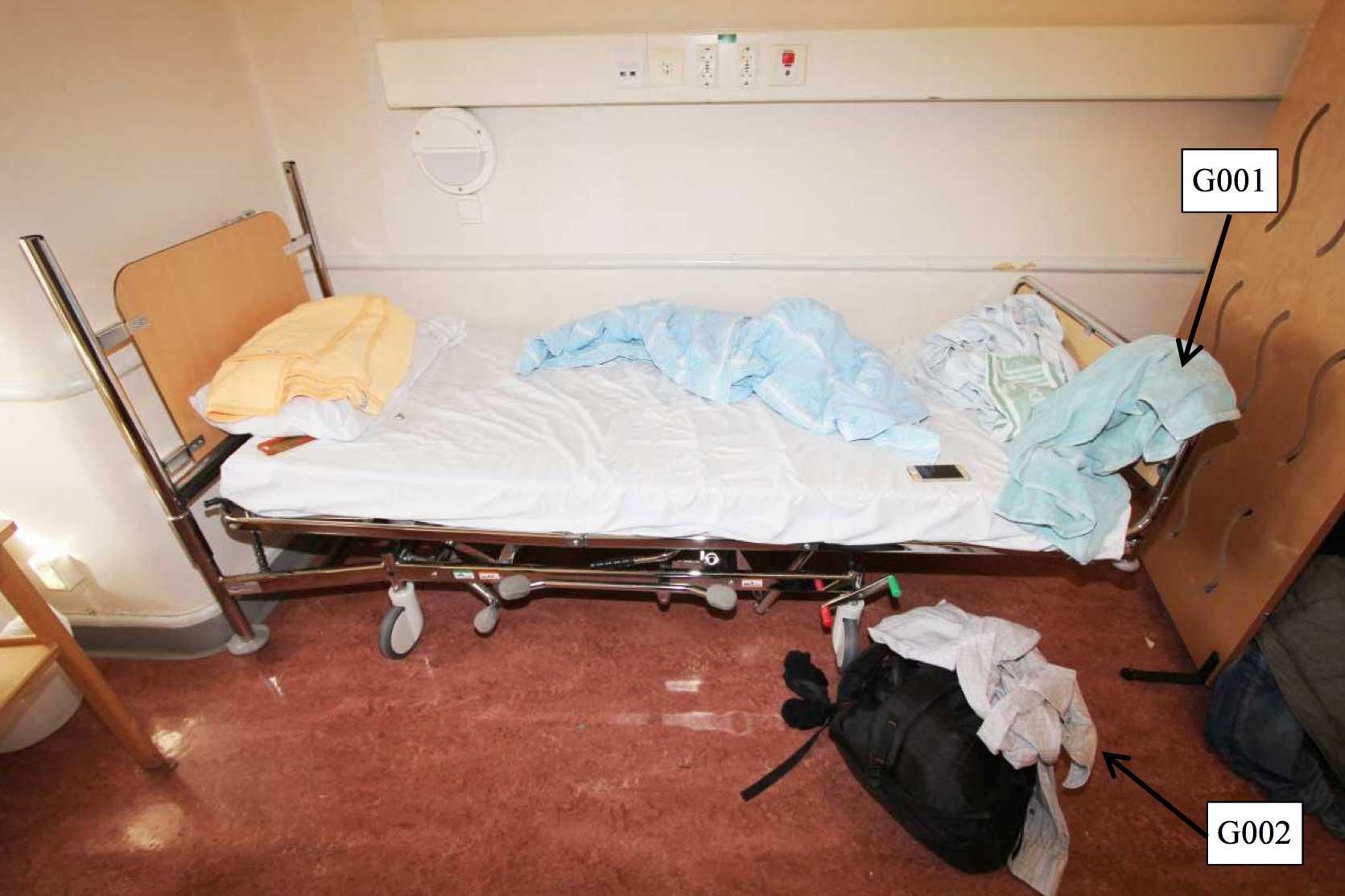 En man försökte strypa en annan patient på en psykiatrisk akutvårdsavdelning vid Sankt Görans sjukhus i Stockholm. Bilden visar den misstänktes rum. Bilden kommer från polisens förundersökning.