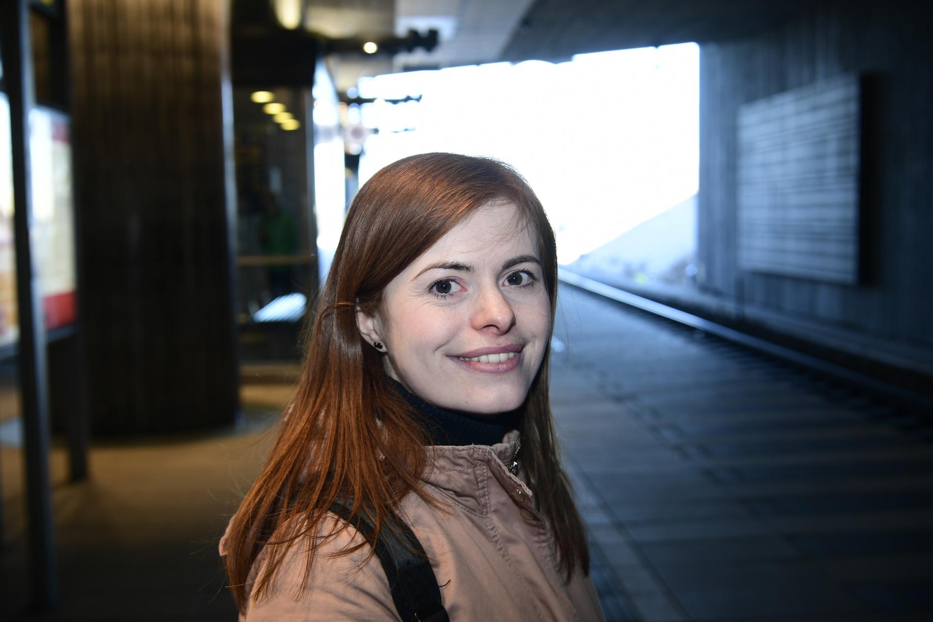 Nadja Petersen tar Öresundtåget vid Hyllie station. Hon bor själv i Köpenhamn men har sin pojkvän i Malmö och nu vet hon inte hur ofta de kommer att kunna ses.