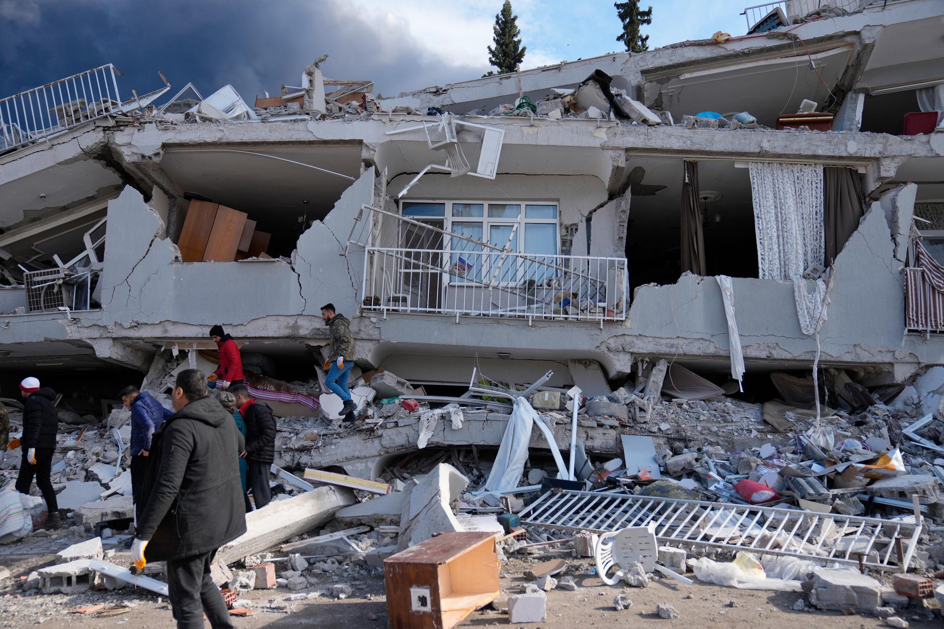 Byggnad i Iskenderun som kollapsat efter jordbävningen. 