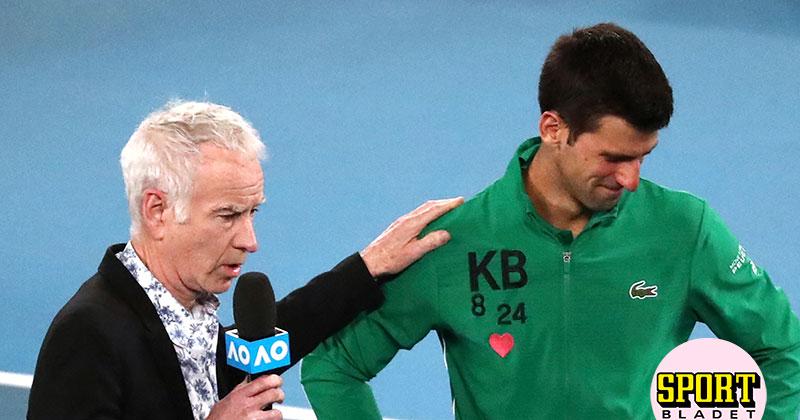  John McEnroe  stöttar Novak Djokovic.