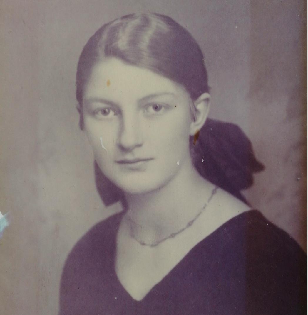 Julie Lindahls mormor Oma när hon som 14-åring konfirmerades 1926 i Tyskland. 