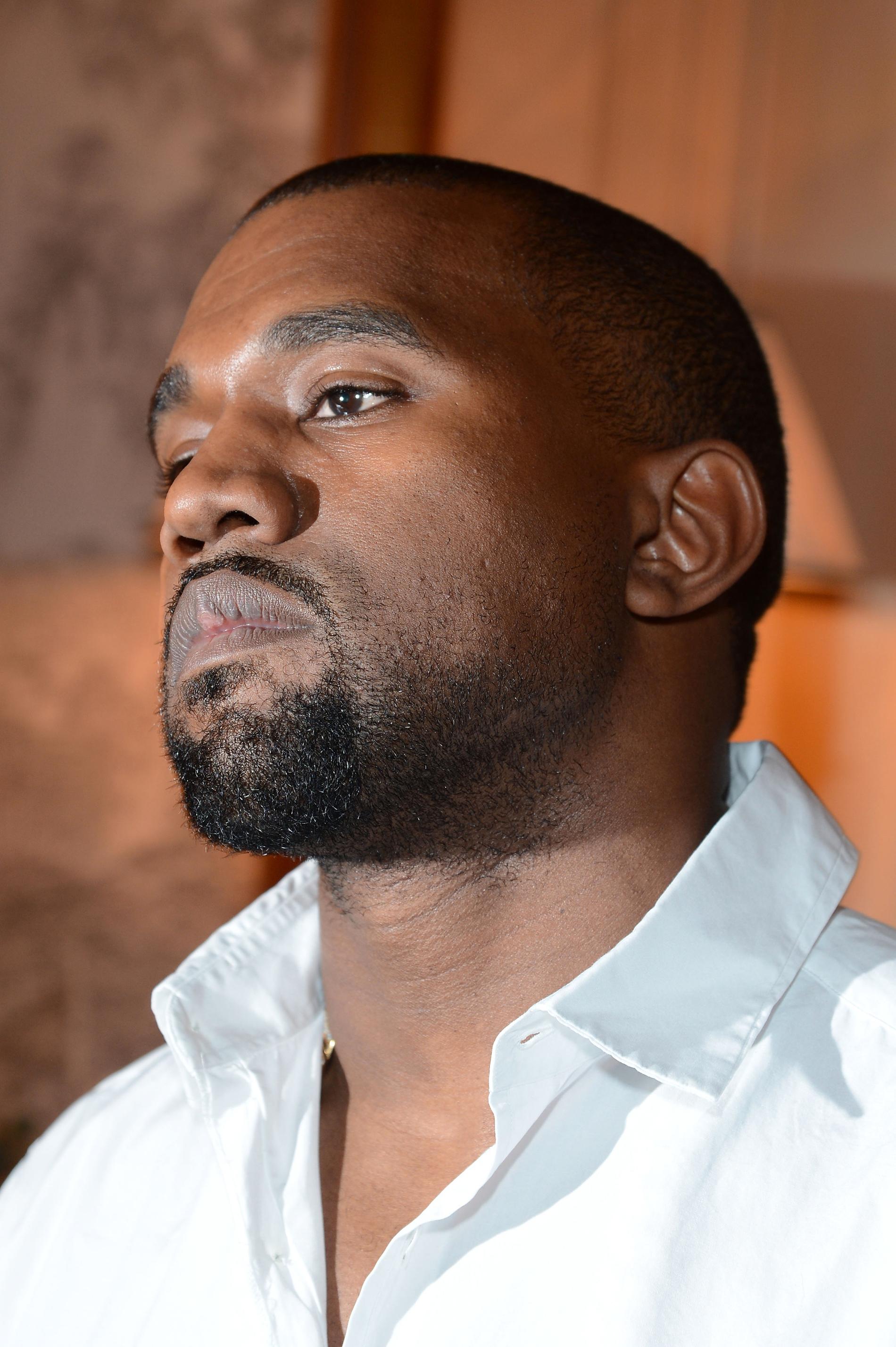 Kanye West anklagas för antisemitism efter ha gjort uttalanden i en radioshow.
