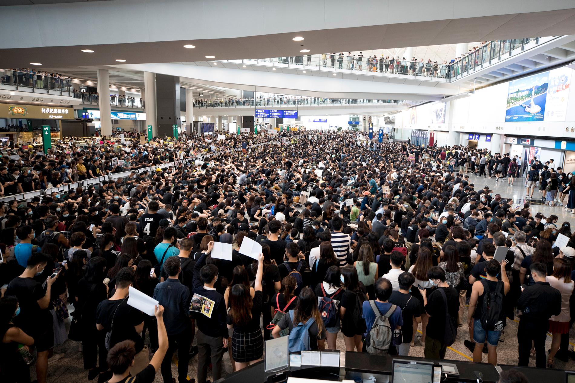 Protester på Hongkongs internationella flygplats i augusti.