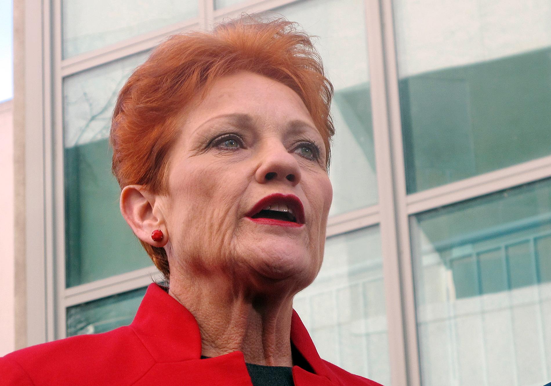 One Nations partiledare Pauline Hanson har accepterat Dicksons avskedsansökan.