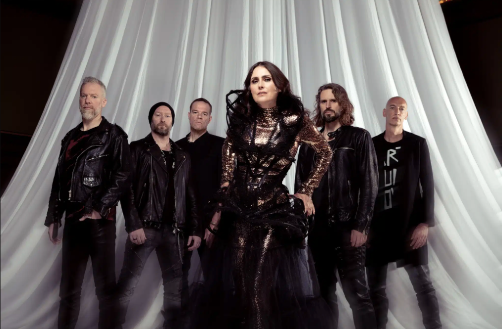 I dag släpper nederländska Within Temptation nytt album. På ”Bleed out” låter deras symfoniska metal ovanligt tung.