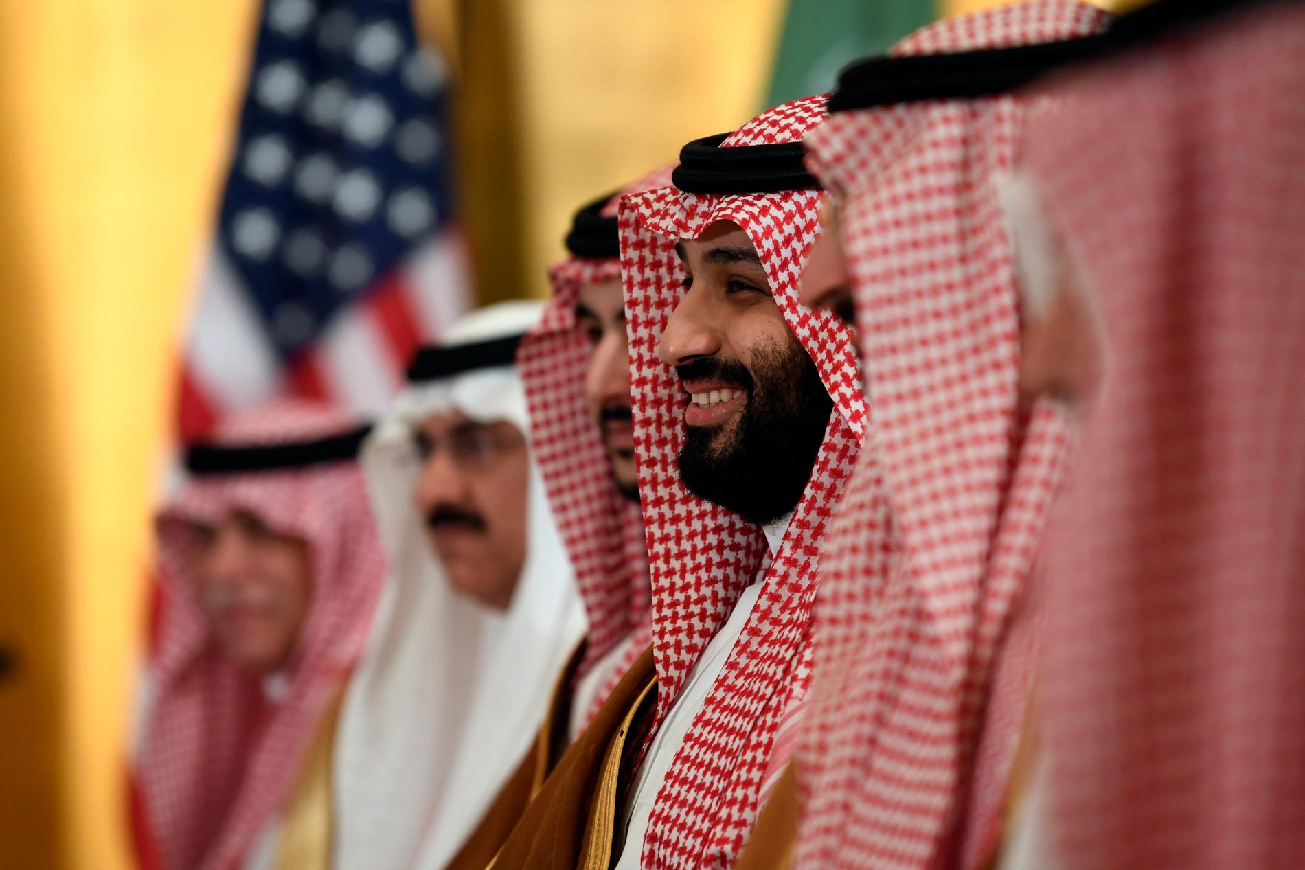 Diktaturen Saudiarabien, här representerat av kronprins Mohammed bin Salman (leende i mitten), är kontroversiellt att göra affärer med. Bild från G20-mötet i Japan nyligen.