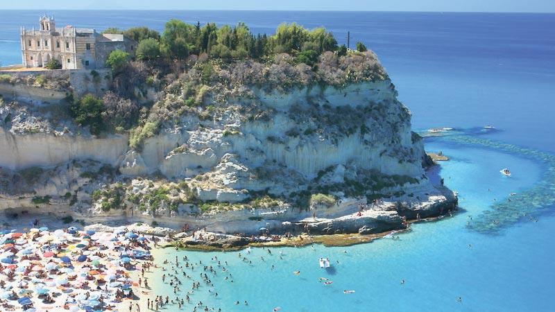 Tropea är ett av de nya chartermålen i södra Italien.