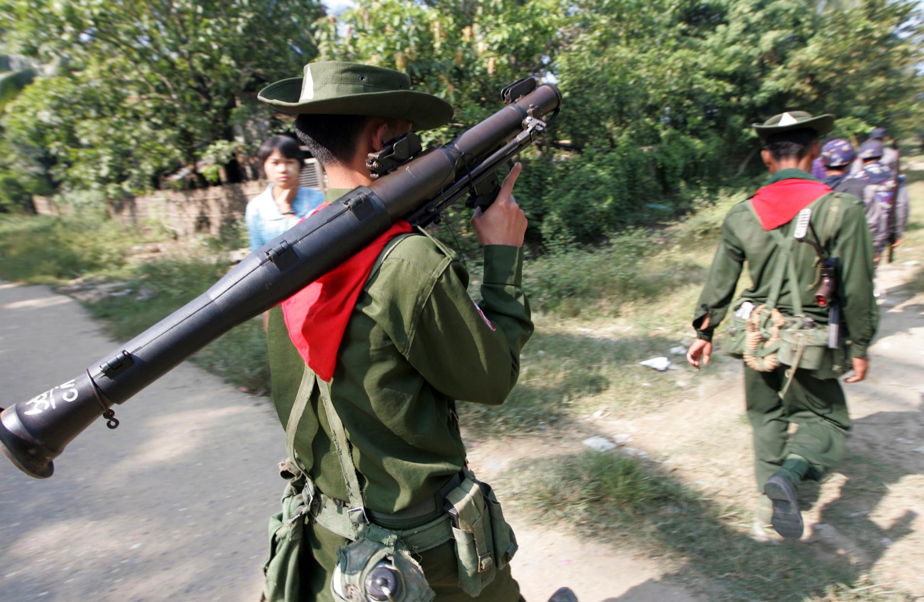Regeringssoldater i delstaten Rakhine i Myanmar. Arkivbild.