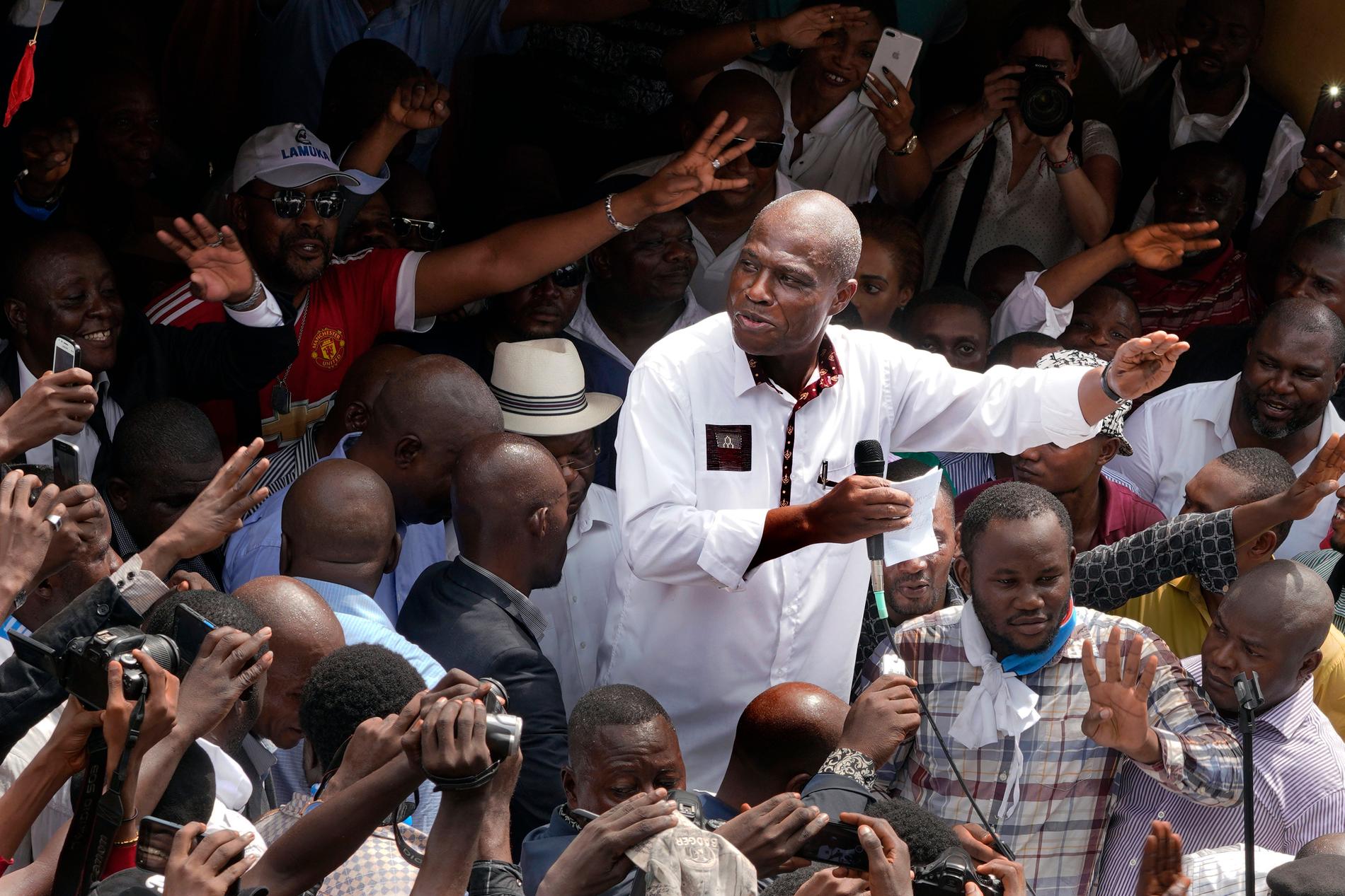 Den officiellt besegrade oppositionspolitiekern Martin Fayulu håller ett möte med sin anhängare efter valet i Kongo-Kinshasa. Resultatet ifrågasätts stort internationellt.