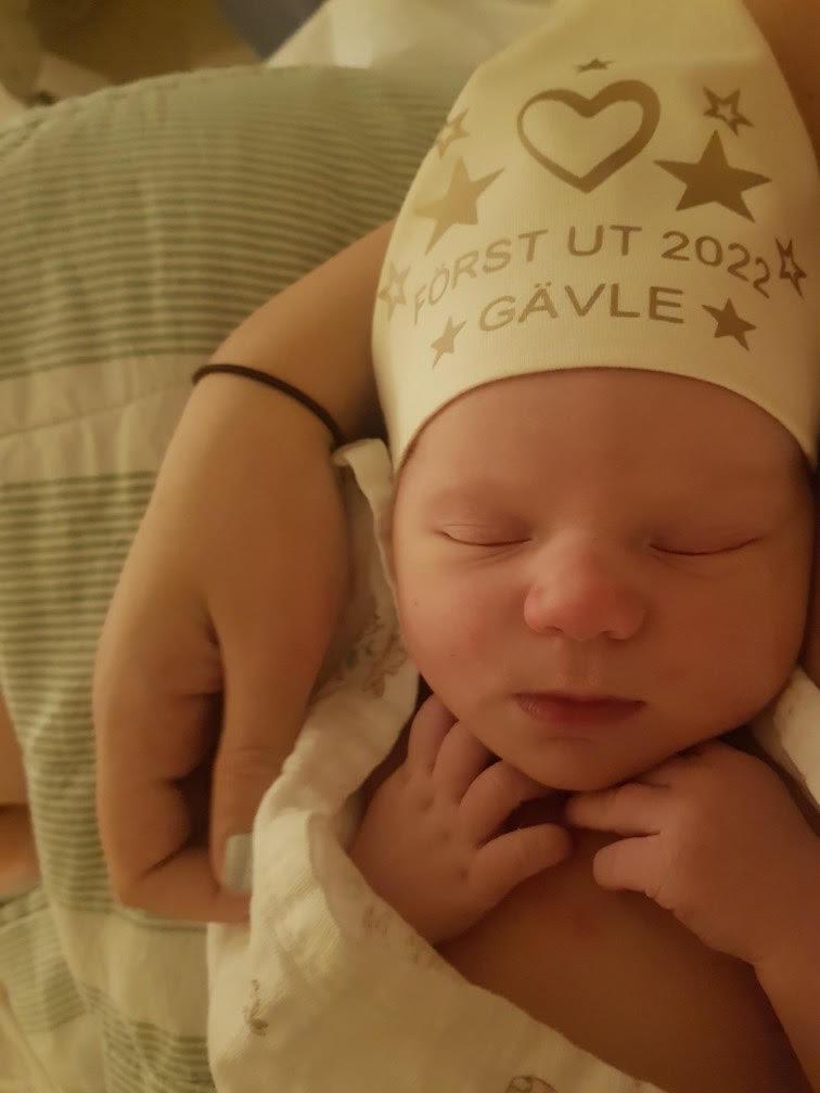 Michelle föddes 00.14 och kan därmed titulera sig ”Först ut i Gävle 2022”. 