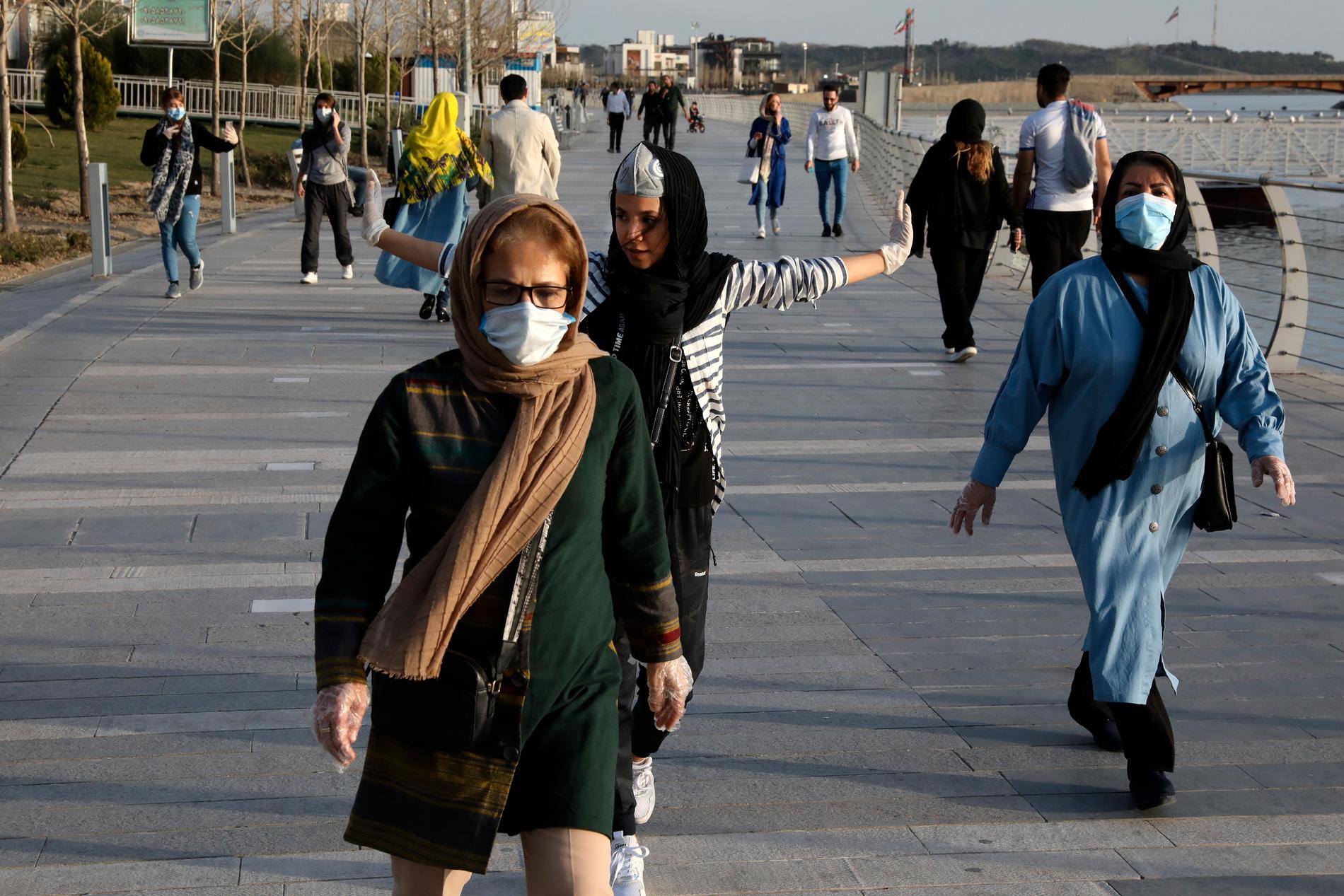 Iran har drabbats hårt av coronaviruset. Bilden är tagen i västra Teheran under helgen.