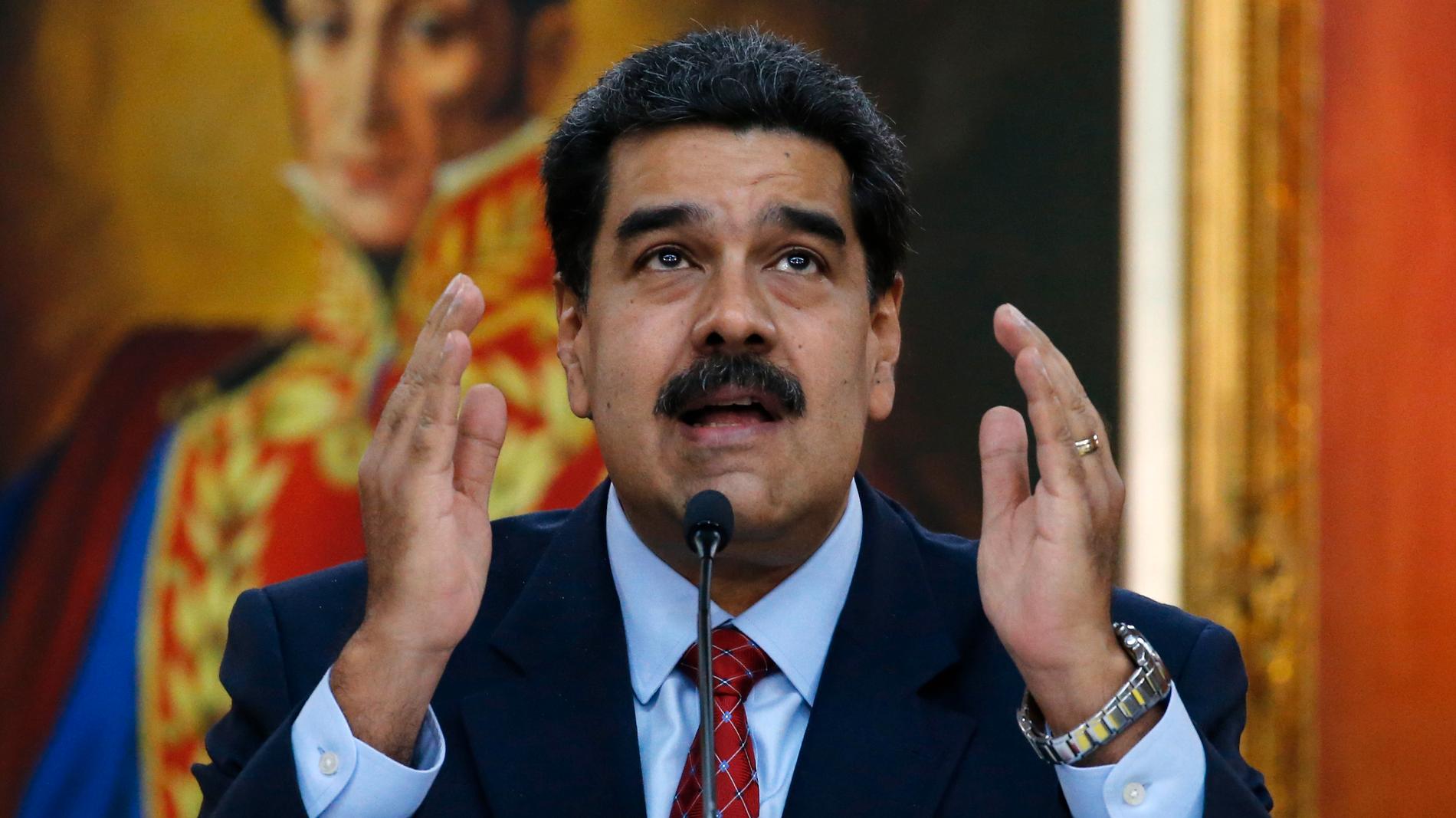 Venezuelas president Nicolás Maduro (på bilden) utmanas av oppositionsledaren Juan Guaidó.