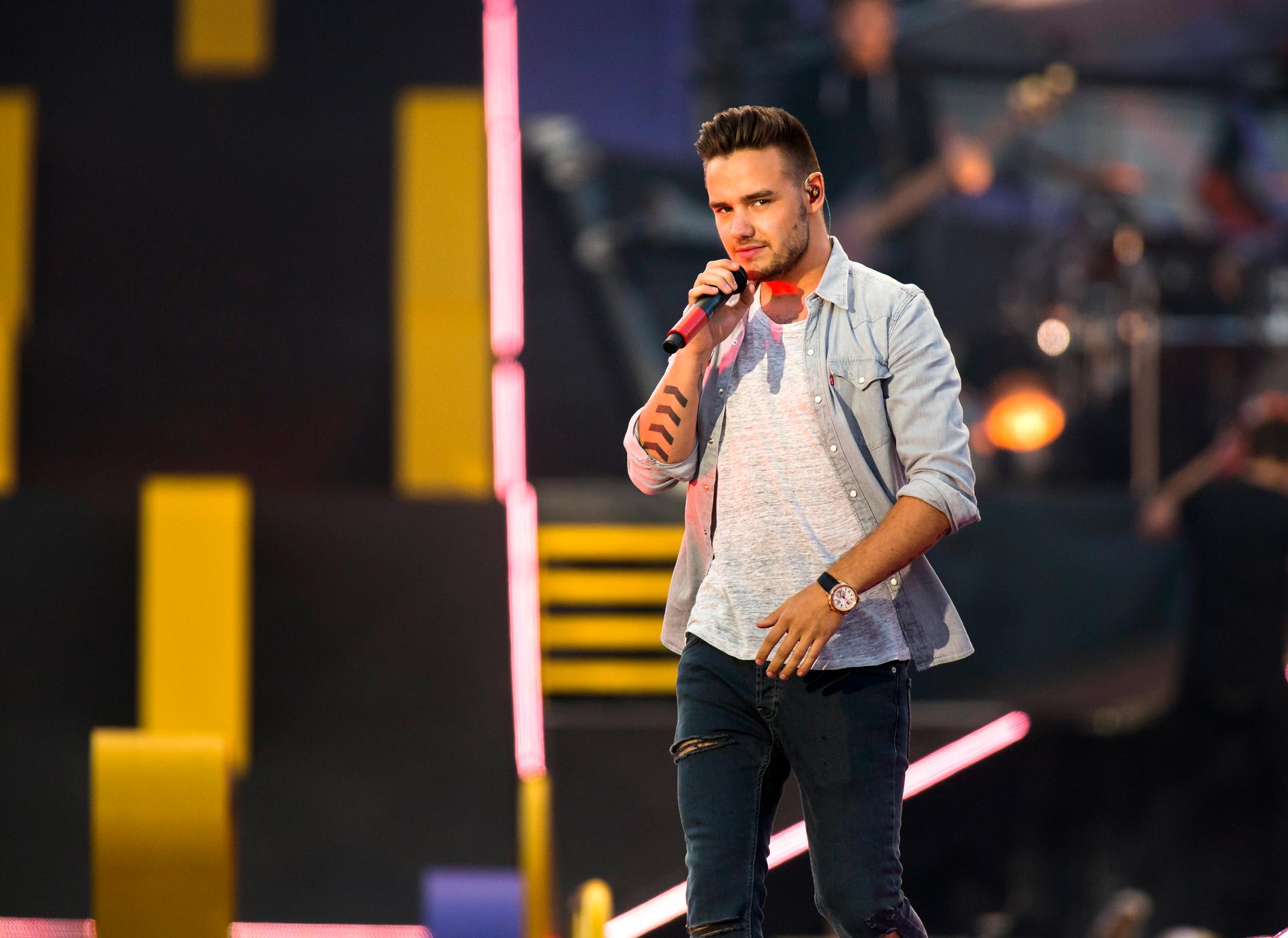 Liam Payne uppträder tillsammans med One Direction på Nya Ullevi år 2015. 