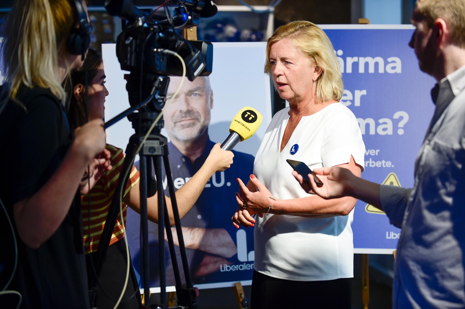 Liberalernas partisekreterare Maria Arnholm presenterar partiets valrörelse.