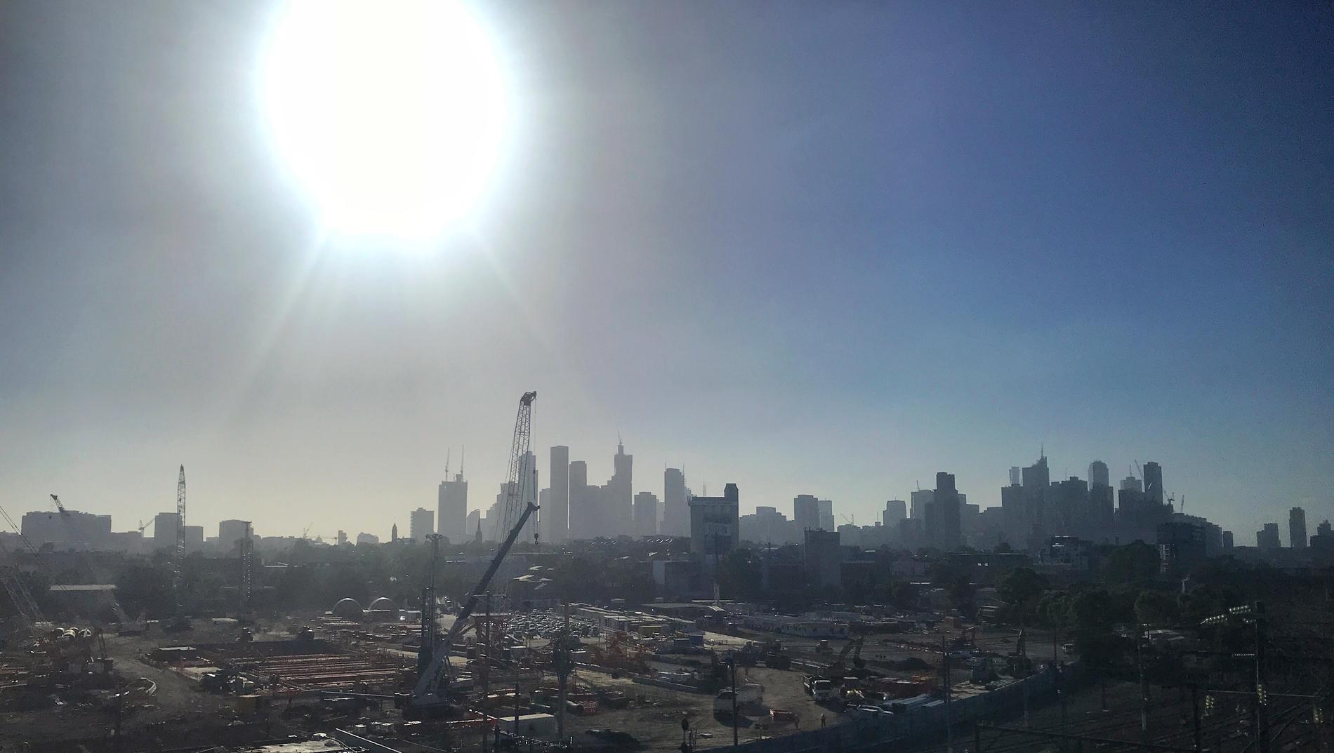 Melbourne steks under den heta solen.