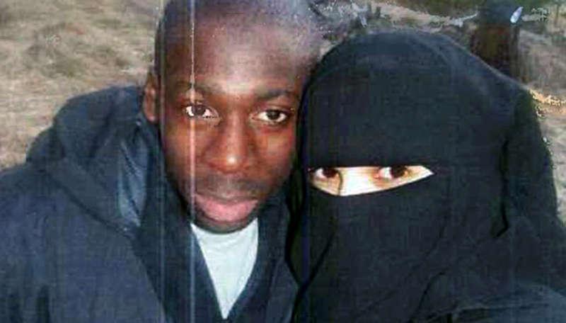 Amedy Coulibaly, 32, var gift med Hayat Boumeddiene, 26. Coulibaly sköt ihjäl fyra personer som han tagit som gisslan i en judisk matbutik i östra Paris i fredags.