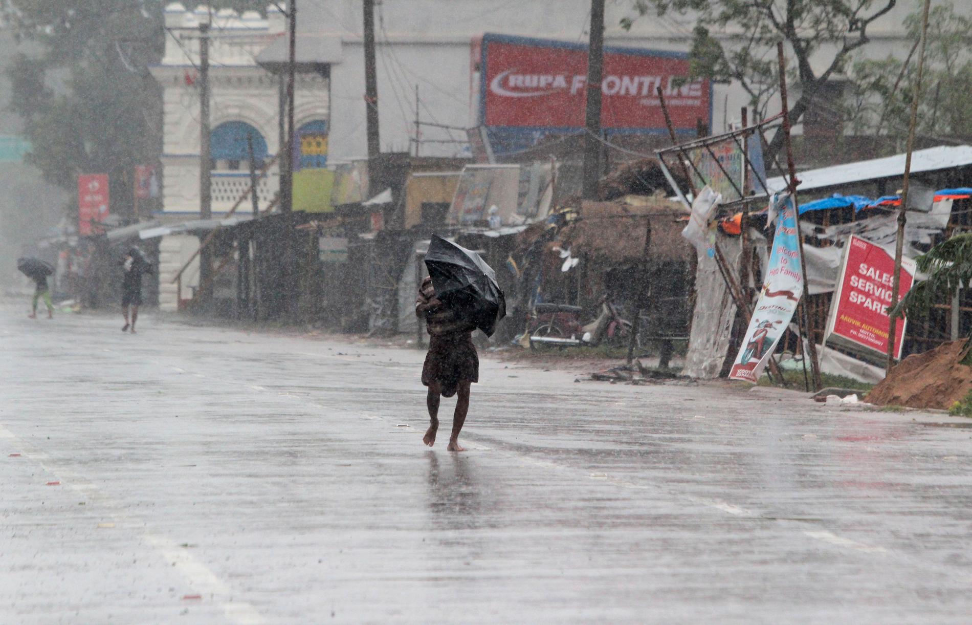 Kraftigt regn i Bhadrak i den indiska delstaten Orissa.