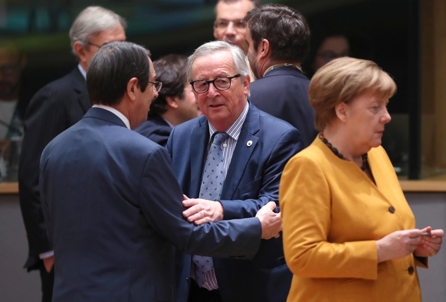 Kina är huvudämne vid det fortsatta EU-toppmöte i Bryssel för bland andra Cyperns president Nicos Anastasiades, EU-kommissionens ordförande Jean-Claude Juncker och Tysklands förbundskansler Angela Merkel.