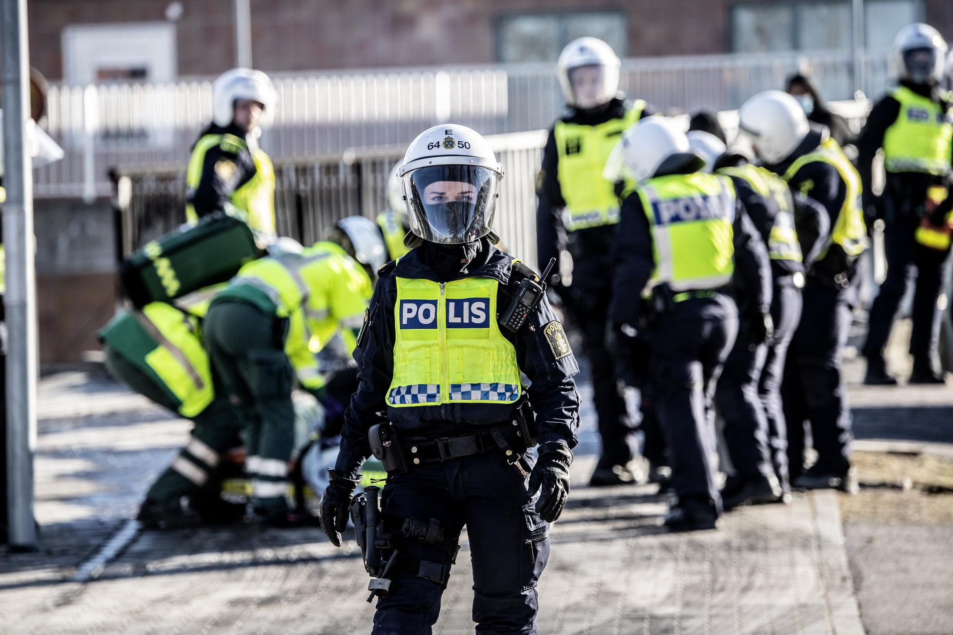 Oroligheter i samband med påskupploppen i Norrköping. 